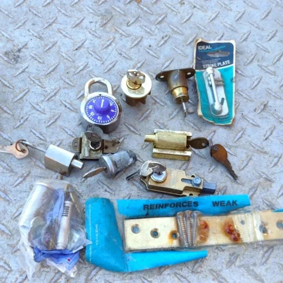 Lock Lot - Picture 1 of 4